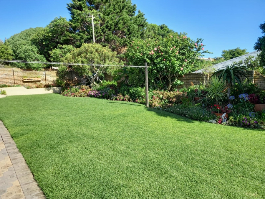 5 Bedroom Property for Sale in Stilbaai Wes Western Cape